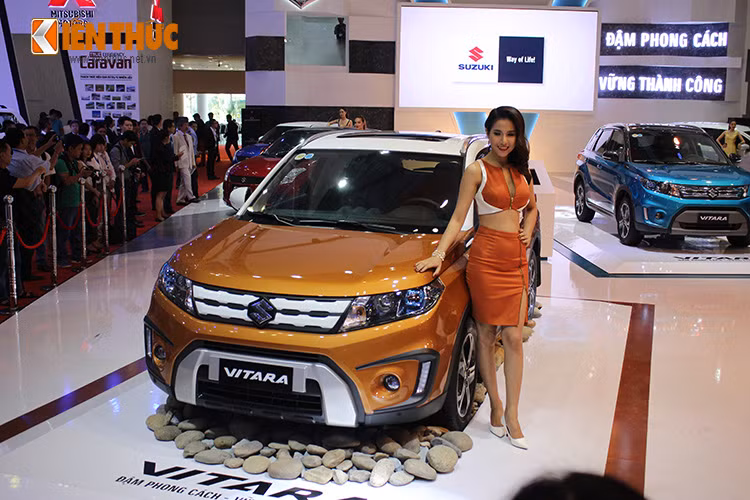 Bộ mâm hợp kim nhôm có kích thước lớn 17’’, khoảng sáng gầm cao 185mm, kết cấu khung sườn nhẹ chắc chắn và giảm chấn động, kết hợp hệ thống hỗ trợ leo dốc.