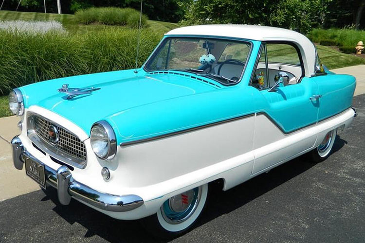 Sau này, đôi cánh thậm chí còn được gỡ bỏ để thiết kế này gọn gàng và bớt nguy hiểm hơn. Đây là một trong những logo không còn tồn tại và chỉ có thể thấy trên những mẫu xe cổ.