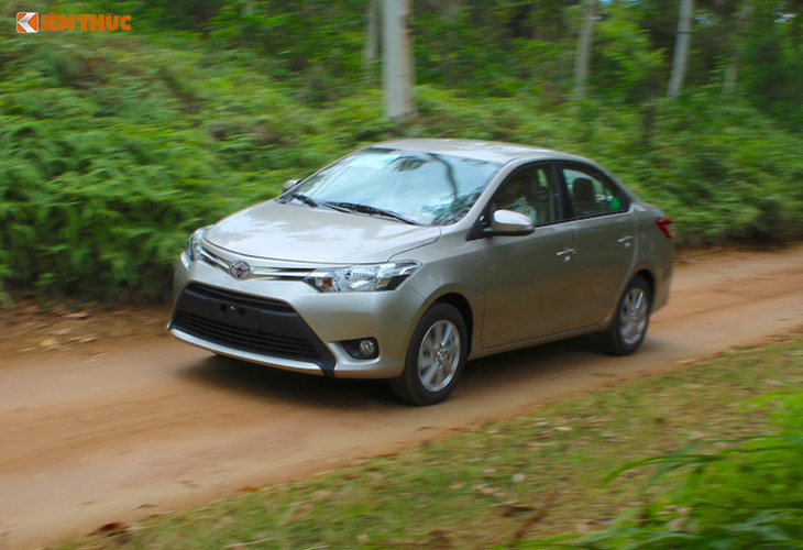 Mẫu xe bán chạy nhất Việt Nam tháng 2/2018 tiếp tục là chiếc sedan Toyota Vios với 1.541 xe, lượng xe bán ra tăng gấp đôi so với cùng kì năm 2017. Cộng dồn 2 tháng của năm 2018, mẫu xe này tiêu thụ được gần 4.000 xe, tăng hơn 45% so với cùng kỳ năm ngoái.