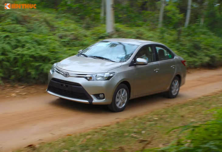 Mẫu xe bán chạy nhất Việt Nam tháng 2/2018 tiếp tục là chiếc sedan Toyota Vios với 1.541 xe, lượng xe bán ra tăng gấp đôi so với cùng kì năm 2017. Cộng dồn 2 tháng của năm 2018, mẫu xe này tiêu thụ được gần 4.000 xe, tăng hơn 45% so với cùng kỳ năm ngoái.