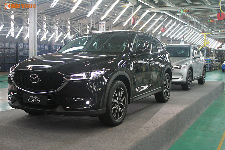 Mazda CX-5 2018 tiếp tục đứng ở vị trí thứ 2 với 859 xe được bán ra, mức tăng trưởng gần 90% so với cùng kỳ năm ngoái. Tính chung 2 tháng đầu năm, mẫu xe này có doanh số 2.720 xe, gấp đôi so với cùng kỳ năm ngoái. Trong tháng 3, mẫu Mazda CX-5 2018 với 2 phiên bản 2.0 FWD và 2.5 AWD đồng loạt tăng giá từ 20 cho đến 30 triệu đồng.