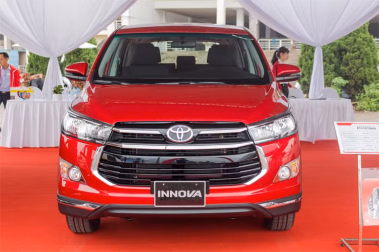 Mẫu xe đa dụng Toyota Innova mới cũng đã vươn lên vị trí thứ 3 trên bảng xếp hạng với doanh số 732 xe, tuy nhiên lại sụt giảm gần 25% so với năm ngoái. Trong 2 tháng đầu năm, mẫu xe này tiêu thụ được 2.033 xe, tăng nhẹ so với cùng kỳ năm ngoái.