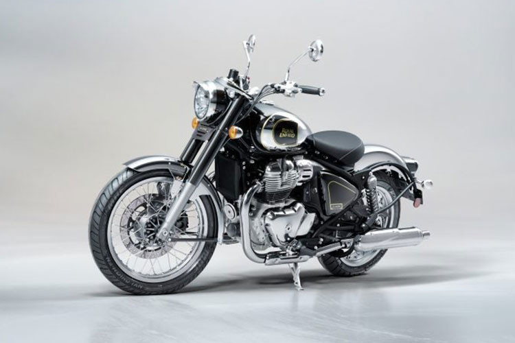  Royal Enfield Classic 650 2025 mới sở hữu ngôn ngữ thiết kế cổ điển đặc trưng với bình xăng hình giọt nước, gương chiếu hậu tròn, đèn pha LED tròn, chắn bùn retro ở cả hai đầu, vỏ ống phuộc trước.
