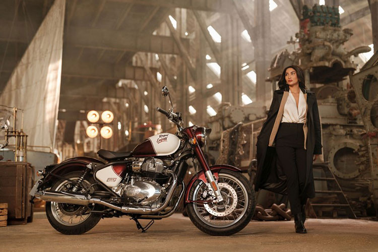 Mức giá xe Royal Enfield Classic 650 2025 tại Ấn Độ khởi điểm từ 337.000 rupee - khoảng 101 triệu đồng khi quy đổi ra tiền Việt theo tỷ giá hiện tại. Đây là mức giá bán có thể nói là quá "đẹp" và chắc chắn sẽ được rất nhiều fan của thương hiệu xe cổ này mong chờ rước về.