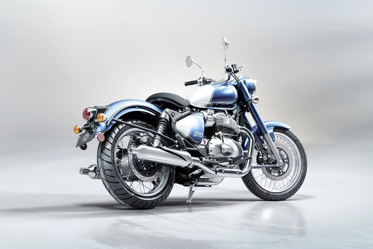 Về động cơ, Royal Enfield Classic 650 sử dụng động cơ song song 648cc làm mát bằng dầu, có khả năng tạo ra công suất cực đại 46,4 mã lực và mô-men xoắn cực đại 52,3 Nm. Động cơ này đi kèm với một bộ ly hợp hỗ trợ và trượt cùng hộp số 6 cấp. 