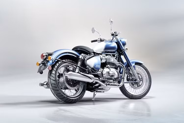 Về động cơ, Royal Enfield Classic 650 sử dụng động cơ song song 648cc làm mát bằng dầu, có khả năng tạo ra công suất cực đại 46,4 mã lực và mô-men xoắn cực đại 52,3 Nm. Động cơ này đi kèm với một bộ ly hợp hỗ trợ và trượt cùng hộp số 6 cấp. 