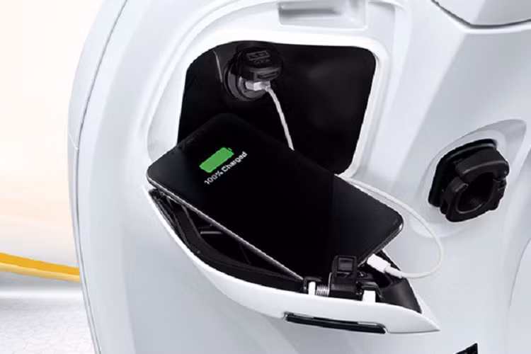 Xe sử dụng bộ khung eSAF thế hệ mới mang tới độ bền bỉ tốt hơn cũng như sự nhẹ nhàng hơn cho sản phẩm trong quá trình sử dụng.Đáng tiếc Honda Scoopy Prestige chỉ được trang bị ổ khóa cơ truyền thống chứ chưa có hệ thống khóa thông minh Smartkey.