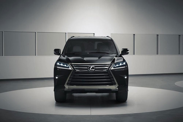 Nguồn cung cấp sức mạnh cho Lexus LX Inspiration Series 2019 tiếp tục là động cơ xăng V8, dung tích 5,7 lít với công suất tối đa 383 mã lực và mô-men xoắn cực đại 546 Nm. Sức mạnh được truyền tới bánh thông qua hộp số tự động 8 cấp mượt mà. Khung gầm xe kết hợp cùng hệ thống thích nghi đa địa hình với 5 chế độ (Rock, Rock and Dirt, Mogul, Loose Rock và Mud and Sand)...