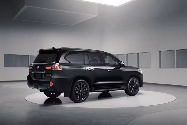 Được tung ra thị trường Mỹ vào đúng dịp lễ mùa đông, Lexus LX Inspiration Series 2019 sẽ có số lượng xuất xưởng đúng 500 chiếc. Với số lượng ít như thế này, chẳng có gì bất ngờ khi Lexus LX Inspiration Series 2019 có giá khởi điểm từ 100.420 USD (khoảng 2,34 tỷ đồng) tại thị trường Mỹ.