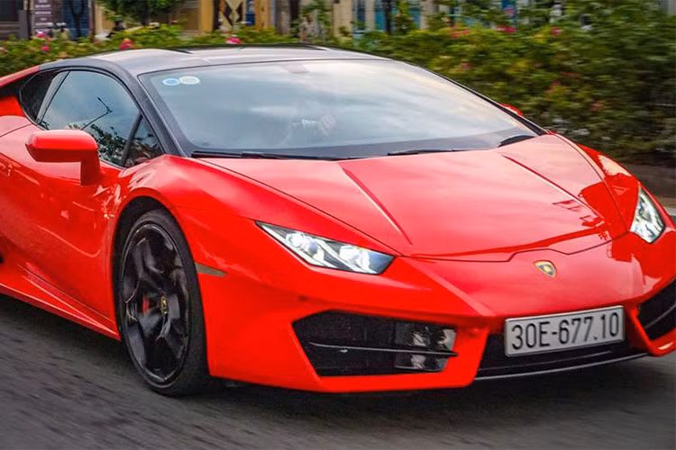 Huracan LP580-2 sở hữu khối động cơ V10, dung tích 5,2L giảm công suất từ 610 mã lực xuống còn 580 mã lực, đi kèm hộp số 7 cấp. Xe có khả năng tăng tốc từ 0-100 km/h trong 3,4 giây, tốc độ tối đa là 320 km/h.