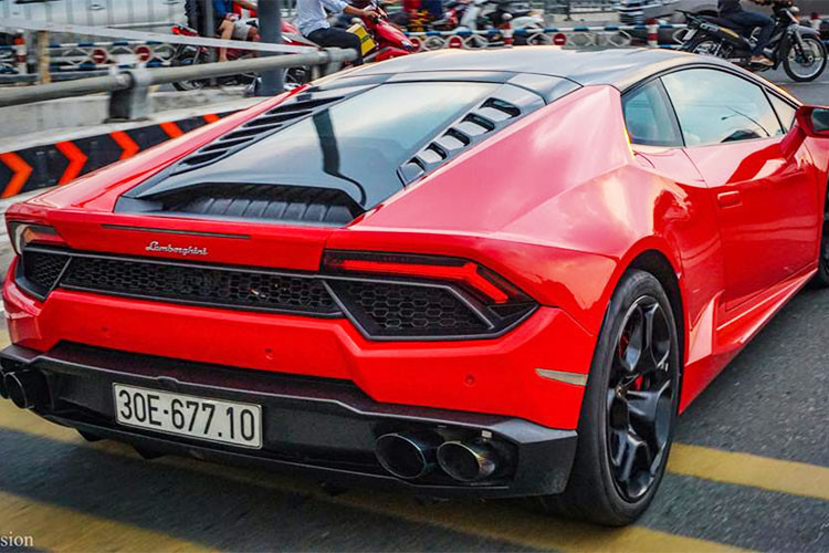 Tuy nhiên, động cơ của siêu xe này chỉ sinh ra công suất ít hơn 30 mã lực (theo công bố của Lamborghini), dẫn đến thời gian tăng tốc lên 100 km/h chậm hơn 0,6 giây so với đàn anh của mình là LP610-4 trước đây.