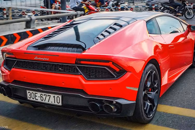 Tuy nhiên, động cơ của siêu xe này chỉ sinh ra công suất ít hơn 30 mã lực (theo công bố của Lamborghini), dẫn đến thời gian tăng tốc lên 100 km/h chậm hơn 0,6 giây so với đàn anh của mình là LP610-4 trước đây.