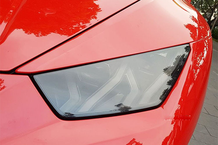 Một điểm thuận lợi của phiên bản Lamborghini Huracan LP580-2 đương nhiên là hệ thống dẫn động cầu sau và nhờ vào sự thay đổi này, khối lượng của chiếc xe thể thao thương hiệu Ý cũng giảm xuống 33 kg.