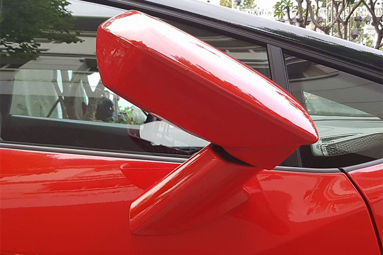 Khối lượng phân bố 40% cho phần phía trước và 60% cho phần phía sau là tương đối lý tưởng cho một chiếc siêu xe thể thao dẫn động cầu sau.