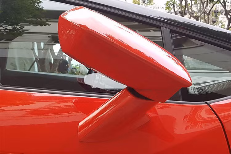 Khối lượng phân bố 40% cho phần phía trước và 60% cho phần phía sau là tương đối lý tưởng cho một chiếc siêu xe thể thao dẫn động cầu sau.