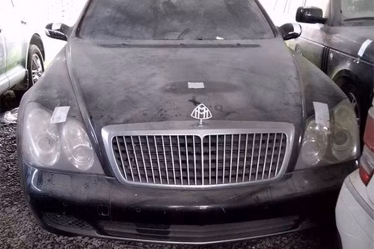 Những chiếc xe sang Maybach 62 đã lần đầu tiên xuất hiện tại Việt Nam vào năm 2006. Tính đến nay, các phiên bản của dòng xe siêu sang Maybach như 57, 57S, 62, 62S và bản Zeppelin gần như đều đã có mặt tại Việt Nam, ngoại trừ duy nhất bản 62 Landaulet có giá siêu đắt.