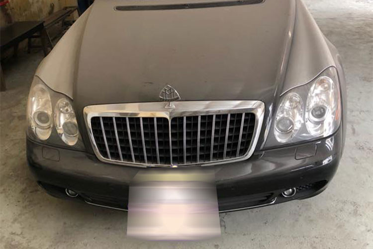Hiện chưa rõ đây có phải là chiếc Maybach 62 trong lô xe nhập lậu của Dũng "mặt sắt" như thông tin của một số người chơi xe cho biết, hay đây thực chất là Maybach phiên bản Zeppelin hàng "xịn", nhưng việc một chiếc xe siêu sang Maybach nằm phủ bụi và bị "bỏ xó" tại một garage đã khiến không ít người mê xe bất ngờ.