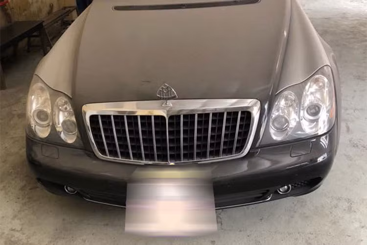 Hiện chưa rõ đây có phải là chiếc Maybach 62 trong lô xe nhập lậu của Dũng "mặt sắt" như thông tin của một số người chơi xe cho biết, hay đây thực chất là Maybach phiên bản Zeppelin hàng "xịn", nhưng việc một chiếc xe siêu sang Maybach nằm phủ bụi và bị "bỏ xó" tại một garage đã khiến không ít người mê xe bất ngờ.