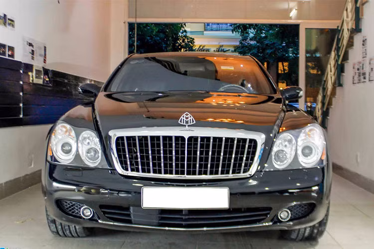 Siêu xe sang Maybach 62 sở hữu động cơ V12, dung tích 5.5 lít, sản sinh công suất tối đa 543 mã lực và mô-men xoắn cực đại 900 Nm. Xe có khả năng tăng tốc từ vị trí xuất phát lên 100 km/h chỉ trong vòng khoảng thời gian 4,8 giây. Vận tốc tối đa giới hạn ở mức 250 km/h.