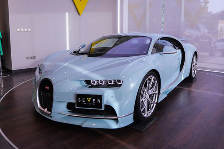 Bên cạnh dòng chữ " Vainqueur de Coeur " mang ý nghĩa "Kẻ chiếm lấy trái tim" đặt ở cánh gió thể thao phía sau, các nhà thiết kế cũng đem dòng chữ này đặt vào khoang nội thất như một lời tuyên bố đây chính là chiếc xe đặc biệt nhất.