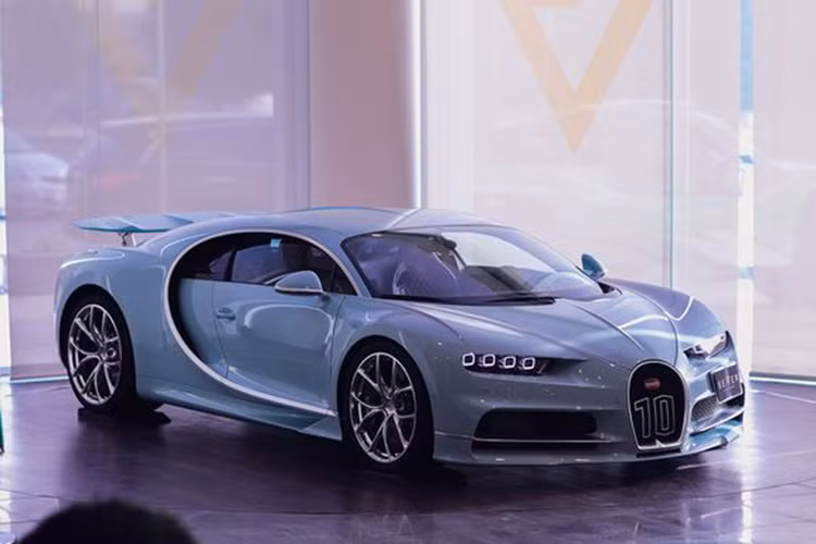 Đánh giá về ngoại hình, nhiều ý kiến cho rằng Bugatti Chiron Vainqueur de Coeur sẽ ấn tượng hơn nếu bộ lazang nguyên bản của xe được thay thế. Tuy nhiên với dáng vẻ hiện tại, Bugatti Chiron Vainqueur de Coeur cũng đã đủ sức đốn gục bất cứ người đam mê xe hơi nào.