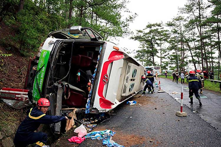 Những xe vận hành đường dài, đường đèo dốc sẽ dễ bị mất phanh hơn vì người lái xe hay phải sử dụng phanh nhiều hơn. Có rất nhiều lý do gây ra hiện tượng “mất phanh” nhưng lý do chính là hệ thống phanh trên xe không đạt tiêu chuẩn an toàn do không được kiểm tra, bảo dưỡng định kỳ, má phanh có thể bị mòn nhiều, bị trơ, thiếu dầu phanh, hệ thống đường ống dầu phanh bị dò rỉ…