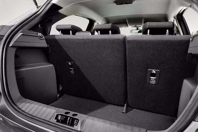 Các phiên bản động cơ được trang bị trên mẫu xe cỡ nhỏ Ford KA+ mới là động cơ xăng 3 xy lanh Ti-VCT 1.2 mới sản sinh công suất 69 HP hoặc 84 HP và động cơ còn lại loại diesel 1,5 lít, công suất 95 mã lực. 