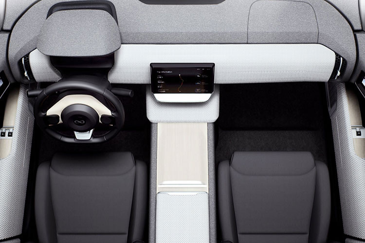 Cũng giống như những mẫu xe điện khác, chiếc One cũng được trang bị bộ pin và cơ cấu sạc điện gồm bộ sạc AC 3 pha 22kW và sạc nhanh DC lên đến 60kW. Thông qua bộ sạc nhanh, xe có thể sạc năng lượng cho quãng đường di chuyển 570km trong vòng một giờ và với bộ sạc thường có sạc năng lượng đủ để di chuyển 350km khi để qua đêm.