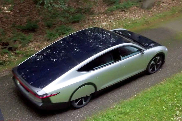 Hiện tại, Lightyear đã bất đầu nhận đơn đặt hàng của mẫu xe này. Giá xe điện Lightyear One được bán ra khoảng 119.000 euro (tương đương 3,1 tỷ đồng). Dự kiến mẫu xe này sẽ được lăn bánh vào năm 2021.