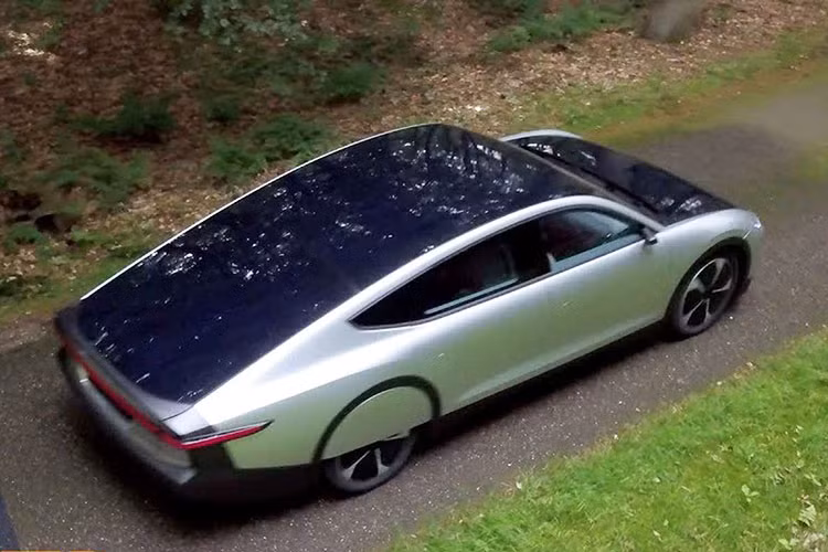 Hiện tại, Lightyear đã bất đầu nhận đơn đặt hàng của mẫu xe này. Giá xe điện Lightyear One được bán ra khoảng 119.000 euro (tương đương 3,1 tỷ đồng). Dự kiến mẫu xe này sẽ được lăn bánh vào năm 2021.