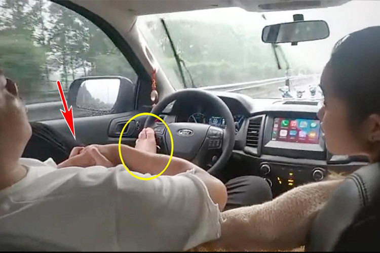 Phat toi 12 trieu dong khi tai xe lai xe oto bang chan-Hinh-2