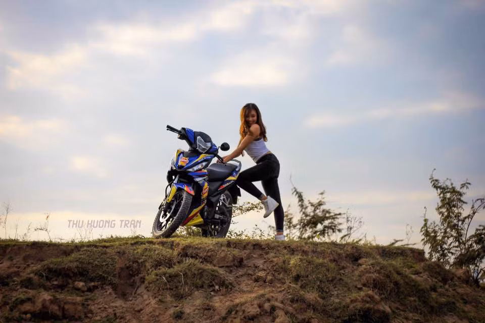 Trên mẫu xe máy côn tay cõ nhỏ đa dụng này, nó được thương hiệu xe máy Honda tại Việt Nam trang bị đèn pha cao cấp dạng LED, trào lưu đang thịnh hành trên các dòng xe ôtô cao cấp với ánh sáng dịu mắt, đồng thời kích thước nhỏ gọn cũng góp phần nâng cao công suất vận hành, giúp tăng dáng vẻ thể thao của xe cùng với độ bền cao.