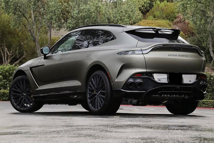 Hiện nay, Aston Martin DBX707 đang là xe SUV mạnh và nhanh nhất thế giới ở phân khúc dưới 380.000 đô la, còn trên giá tiền này đang có sự hiện diện của Ferrari Purosangue nhưng chú ngựa chồm này được hãng nhắc khéo không phải là SUV.