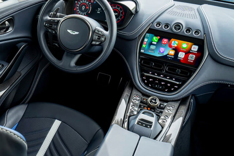 Điểm ấn tượng và thu hút nhiều nhất của Aston Martin DBX707 với các khách hàng của mình chính là việc xe được "trái tim" V8, dung tích 4.0 lít, tăng áp kép đã được nâng cấp để giúp công suất tối đa đạt 697 mã lực và mô-men xoắn cực đại 900 Nm, tăng 155 mã lực và 200 Nm so với bản tiêu chuẩn.