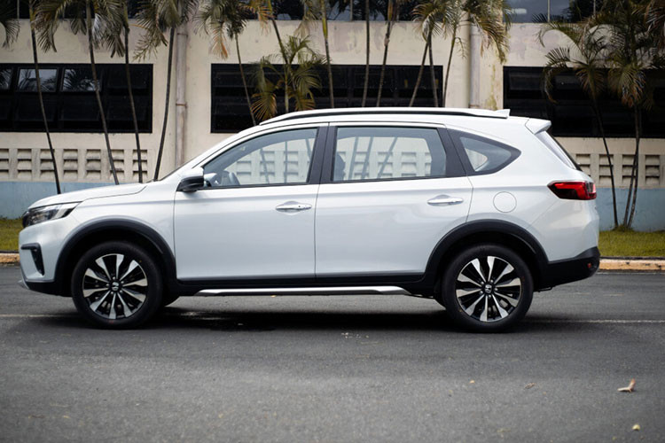 Đặc biệt, trong đó Honda BR-V tại Việt Nam sẽ tạo ra cuộc đua chủ yếu với các "đối thủ" trong phân khúc xe MPV như Mitsubishi Xpander, Toyota Veloz Cross hay tân binh KIA Carens, Hyundai Stargazer.