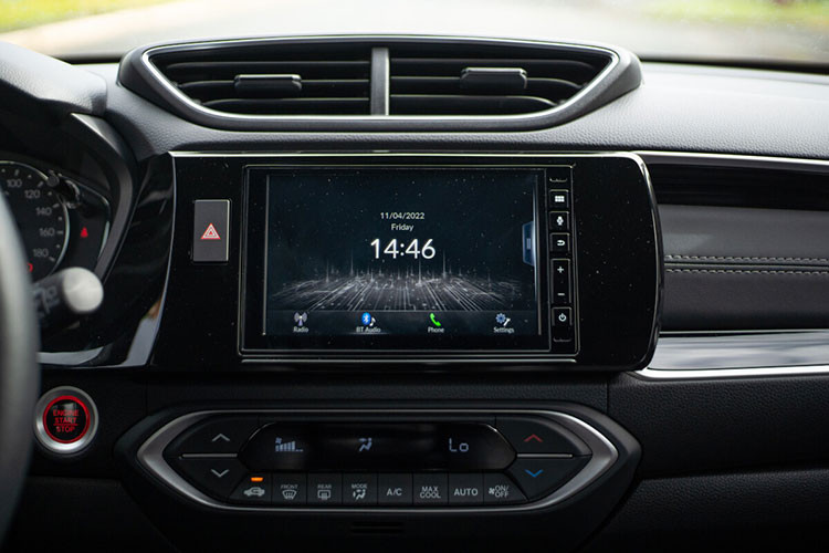 Đáng chú ý, dù là một mẫu MPV giá rẻ nhưng Honda BR-V được trang bị rất nhiều tính năng cao cấp của Honda. Trong đó điển hình như hệ thống hỗ trợ lái chủ động Honda Sensing.