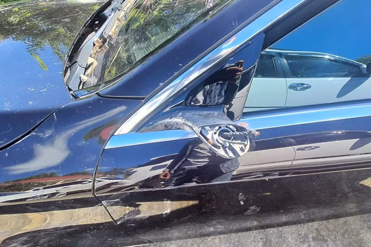 Chính vì vậy, việc rao bán chiếc xe sang Mercedes-Benz S450 tai nạn giá hơn 2 tỷ chưa tính chi phí sửa chữa thì chưa phải là rẻ như nhiều người suy nghĩ, mà thực chất chiếc xe này chỉ hợp cho các garage thu về dọn lại và bán ra hoặc mua xác xe về lấy phụ tùng thay thế.