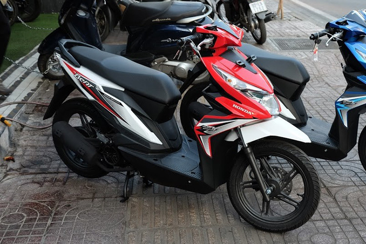 Hiện tại, giá xe Honda BeAT 110 đang bán ra tại thị trường Việt Nam theo dạng nhập khẩu không chính hãng khoảng 38 triệu đồng (chưa bao gồm thuế trước bạ và lệ phí đăng ký). Xe có hai sự lựa chọn màu sắc Xanh Dương và Đỏ tươi, khá phù hợp với giới trẻ năng động.