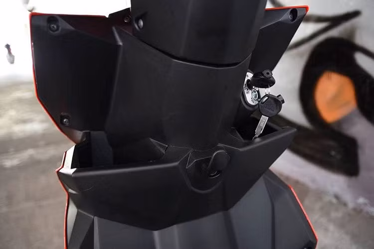 Xe sở hữu kích thước tổng thể (Dài x Rộng x Cao) lần lượt là (1.856 x 666 x 1.068)mm. Chiều dài cơ sở 1.256mm, khoảng sáng gầm 146mm và nặng 93kg. So với Honda Vision, BeAT ngắn hơn 7mm, hẹp hơn 20mm và thấp hơn 20mm, nhưng lại nhỉnh hơn 29mm ở chiều cao gầm và nhẹ hơn 3kg. 