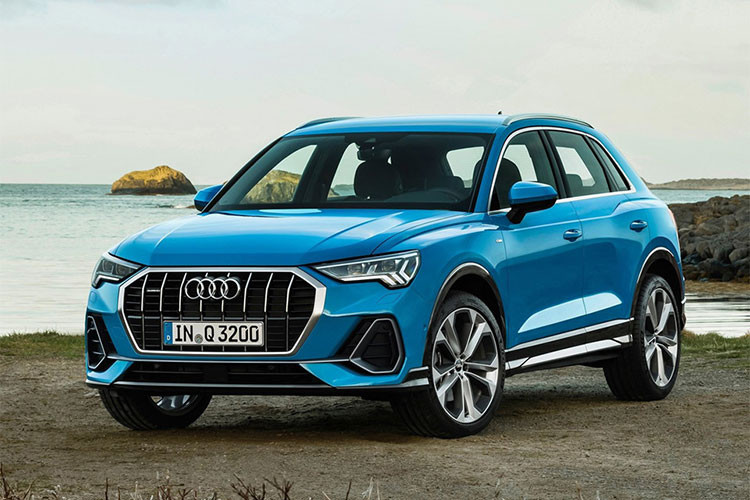Ở phiên bản của mẫu Audi Q3 đang lưu hành hiện tại đã được giới thiệu từ năm 2011. Điều này càng thúc đẩy cho hãng xe Đức ra mắt Audi Q3 thế hệ mới để có thể cạnh tranh với các đối thủ đồng hương. Chính vì vậy, Q3 bản 2019 đã sẵn sàng để cạnh tranh với Mercedes GLA và BMW X1.