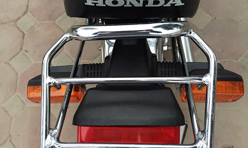 Cùng với những "huyền thoại" như; Honda GL150 Pro và CD150, mẫu xe máy Win 100 được xem là một trong những lựa chọn xe côn tay phân khối nhỏ có giá "phải chăng" nhất tại Việt Nam trong thập niên 90, dù lúc đó chúng vẫn có giá trị bằng cả gia tài đối với rất nhiều người.