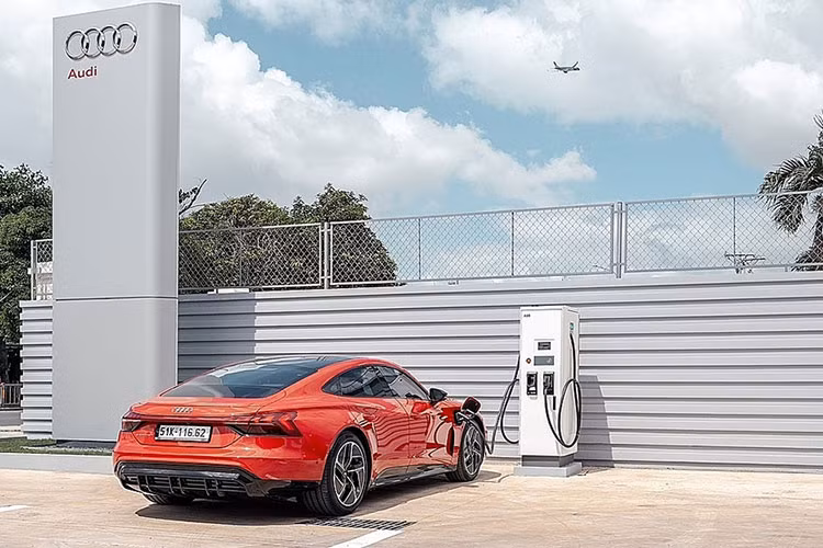 Uu dai thue, phi de phat trien xe oto dien: Ai duoc loi nhat?-Hinh-2