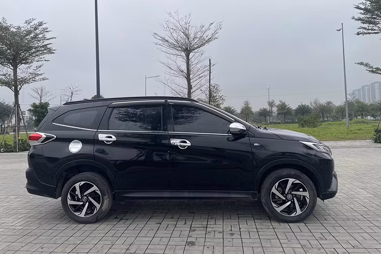 Hiện nay, mẫu xe MPV Toyota Rush không còn được phân phối chính hãng nhưng trên thị trường xe cũ, Rush luôn được người dùng quan tâm. Nguyên nhân bởi sự bền bỉ, tiết kiệm nhiên liệu của động cơ 1.5 lít, không gian 7 chỗ và độ mạnh thương hiệu Toyota ở Việt Nam đã chinh phục được không ít khách hàng. 