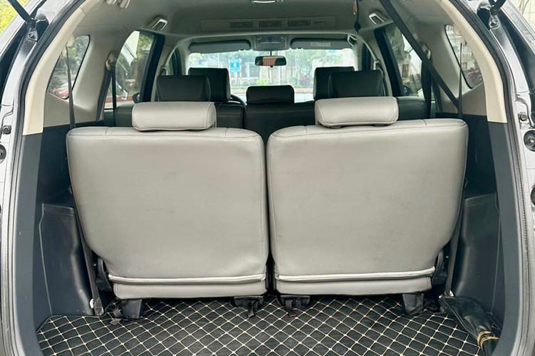 Sở hữu hệ dẫn động cầu sau nên mẫu xe MPV Toyota Rush tải nặng tốt hơn so với "đối thủ" Mitsubishi Xpander tại Việt Nam, đặc biệt ở những cung đường góc cua tay áo, nền đường nhiều đất đá.