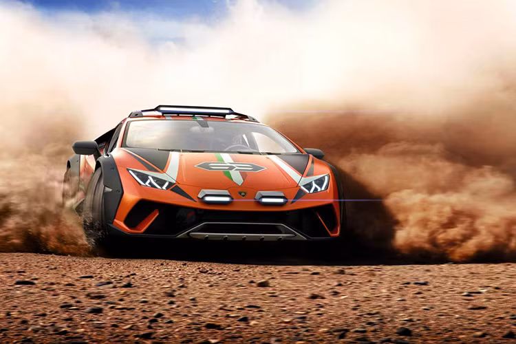 Hãng siêu xe Lamborghini cũng đã làm rộng khoảng cách giữa hai bánh xe đồng trục thêm 30 mm và trang bị nó với bộ la-zăng 20-inch, bọc trong một bộ lốp đặc phát triển đặc biệt, với hông lốp cao hơn để cải thiện sức bám và giảm sốc. Những sự gia cố dưới gầm xe trong dạng tấm bảo vệ cácte dầu trước và sau lẫn thanh ốp ngưỡng cửa gia cố nhôm, cũng như bảo vệ thân vỏ, đã khiến chiếc Huracan trở nên cứng cáp hơn.