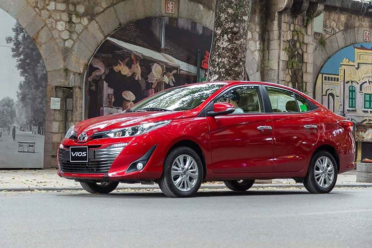 Giá xe Toyota Vios 2020 tại Việt nam được niêm yết như sau: Vios G CVT : 570.000.000 đồng (Phiên bản 7 túi khí); Vios E CVT: 540.000.000 đồng (Phiên bản 7 túi khí); Vios E CVT : 520.000.000 đồng (Phiên bản 3 túi khí); Vios E MT: 490.000.000 đồng(Phiên bản 7 túi khí); Vios E MT : 470.000.000 đồng (Phiên bản 3 túi khí).