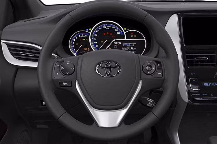 Phiên bản “G” cao cấp của Toyota Vios 2020 sẽ được bổ sung tính năng kiểm soát hành trình Cruise Control, màn hình cảm ứng trung tâm hỗ trợ kết nối Apple CarPlay và Android Auto, tích hợp camera lùi (không phải gắn thêm từ đại lý) &amp; thêm cảm biến va chạm ở phía trước.