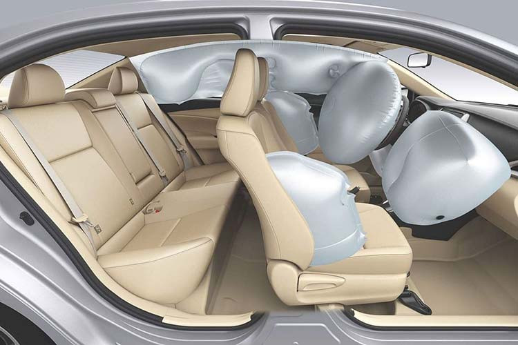 Đáng tiếc xe vẫn sử dụng động cơ 2NR-FE 1.5L Dual VVT-I, công suất 108 mã lực tại 6.000 vòng/phút, mô-men xoắn cực đại 140 Nm tại 4.200 vòng/phút, đi kèm hộp số là hộp số tự động CVT và số sàn 5 cấp. Các thông số này giống hệt phiên bản 2017 từng được phân phối tại Việt Nam.