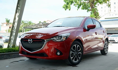 Theo bảng giá mới nhất được thương hiệu xe ôtô Mazda Việt Nam vừa cập nhật, giá bán của mẫu xe giá rẻ Mazda 2 được điều chỉnh tăng 30 triệu đồng cho cả 2 biến thể. Cụ thể, biến thể Mazda2 sedan tăng giá từ 499 lên 529 triệu đồng, trong khi biến thể Mazda2 Hatchback cũng tăng từ 539 lên 569 triệu đồng.
