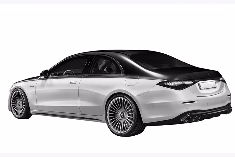 Thiết kế thứ hai được tập trung vào sự xa hoa gắn liền với thương hiệu Maybach. Mẫu xe này nổi bật với các chi tiết mạ crôm, huy hiệu bespoke và đặc biệt là kính chắn gió sau chia đôi – gợi nhớ đến concept Vision Mercedes-Maybach 6 từ năm 2016.